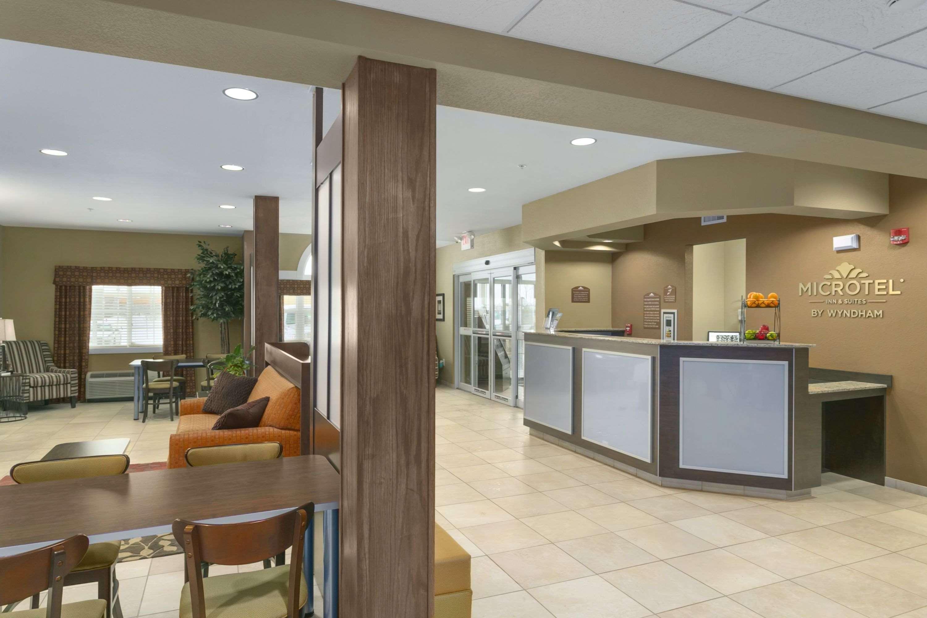 Microtel Inn & Suites By Wyndham Minot Exteriör bild